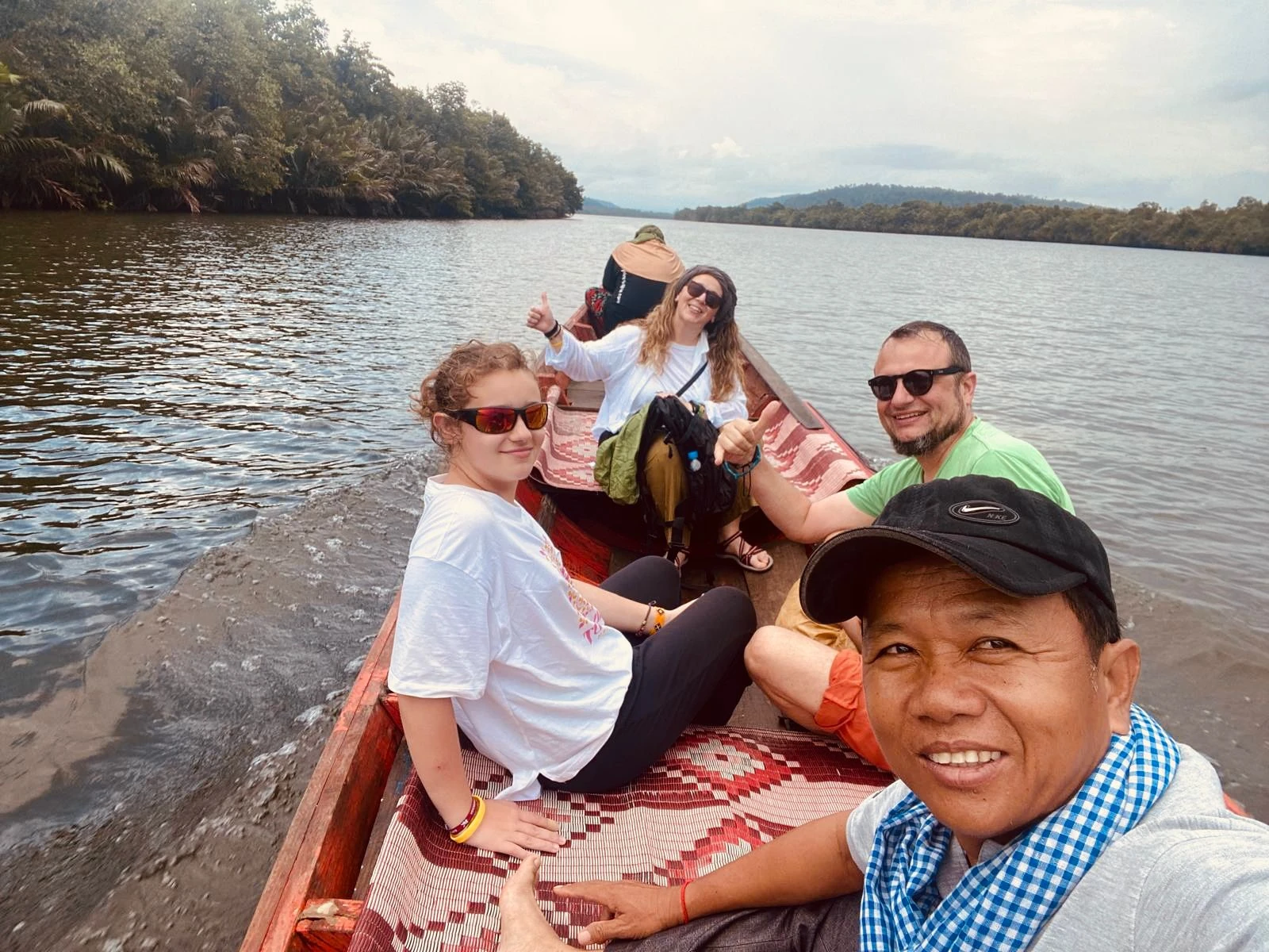 Alberto y su familia en Camboya