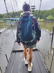 En Camboya cruzando un puente. Una experiencia.