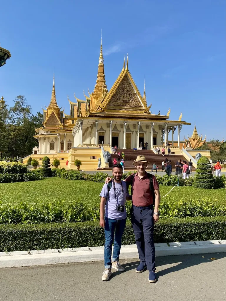 Jordi y Josep en su luna de miel en Camboya